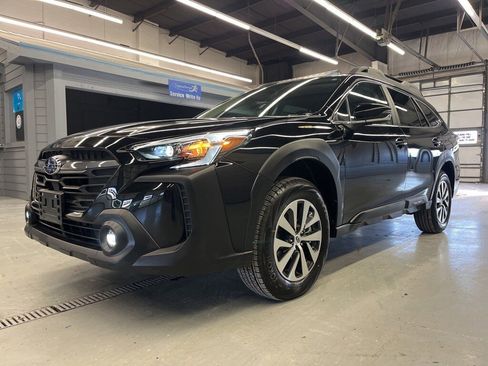 Certified 2025 Subaru Outback Premium w/ Popular Package #1A image 3