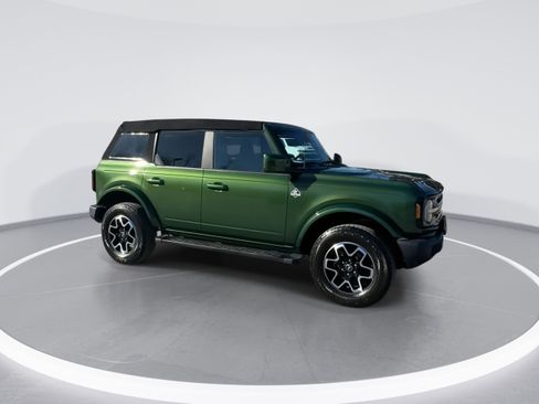 Used 2023 Ford Bronco Outer Banks image 2