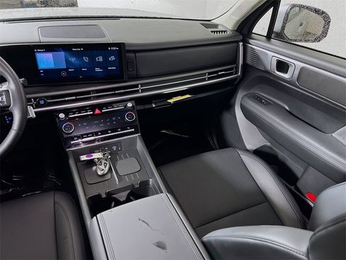 Used 2025 Hyundai Santa Fe SEL image 21