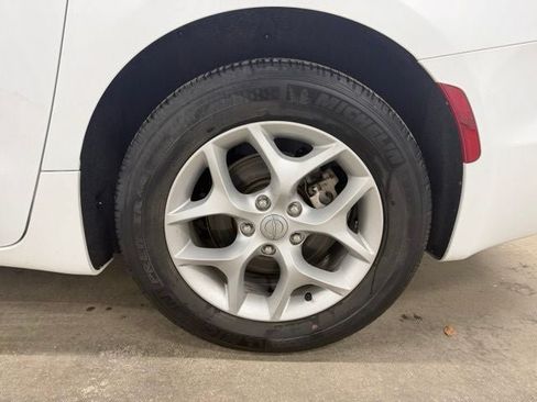 Used 2020 Chrysler Pacifica Touring-L Plus w/ Tire & Wheel Group FWD image 29