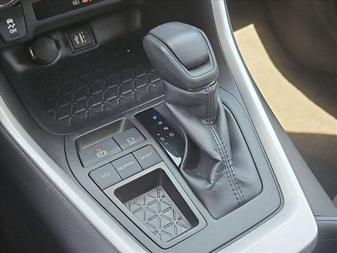 Used 2025 Toyota RAV4 XLE FWD image 15