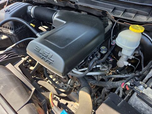Used 2018 RAM 1500 Express AWD/4WD image 12