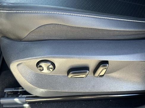 Used 2023 Volkswagen Tiguan SE R-Line image 19