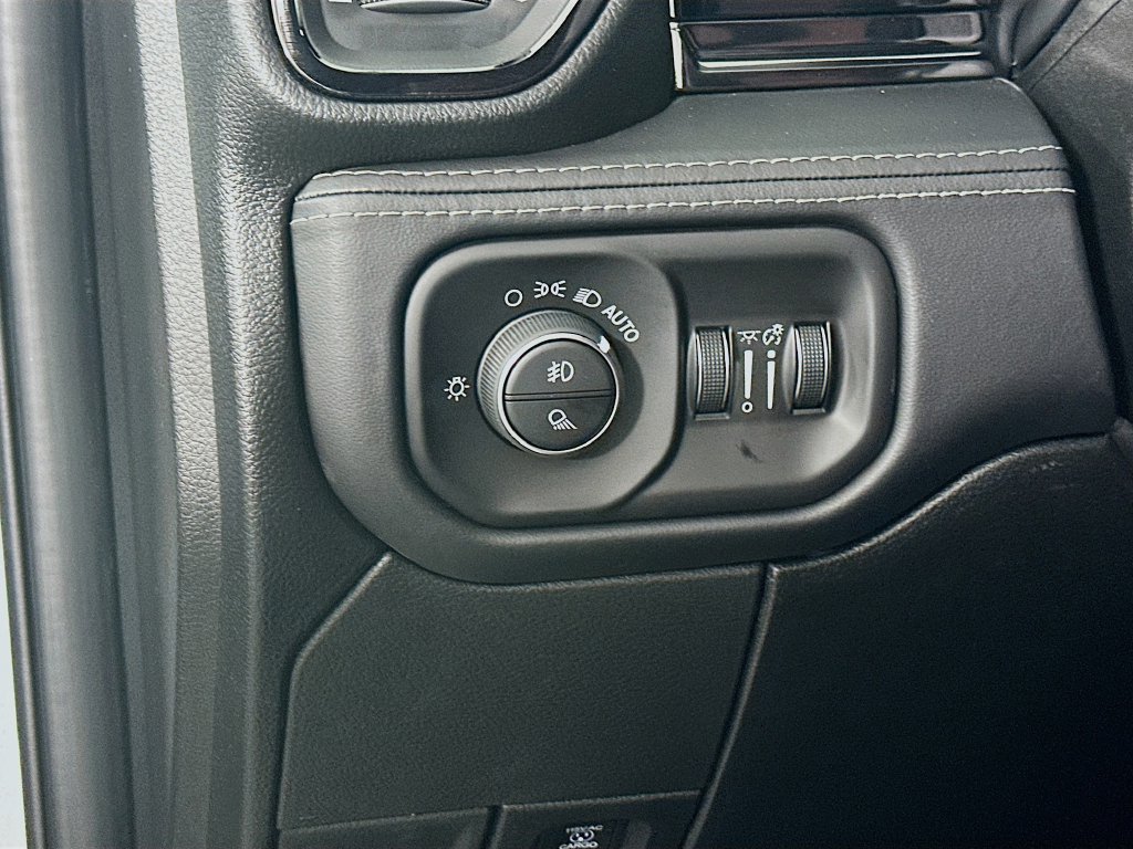 Used 2026 RAM 2500 Limited AWD/4WD image 4