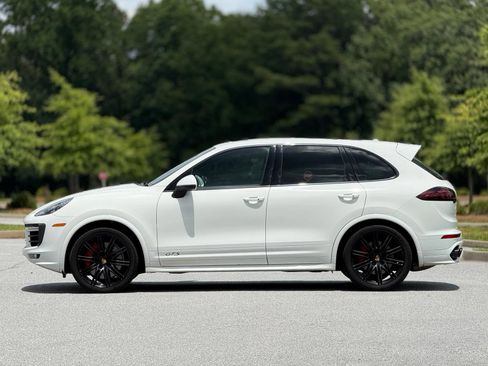 Used 2016 Porsche Cayenne GTS AWD/4WD image 9