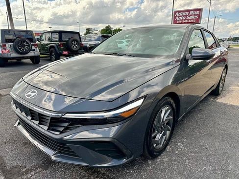 Used 2024 Hyundai Elantra SEL FWD image 4