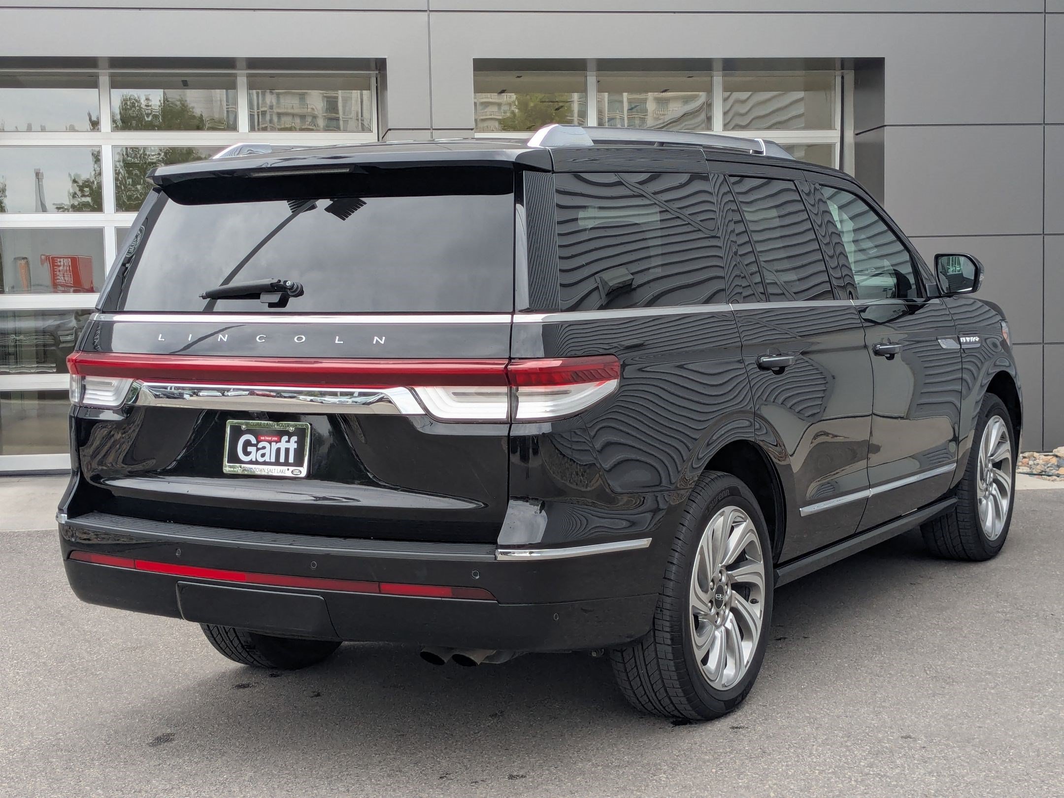Used 2024 Lincoln Navigator Reserve AWD/4WD image 5