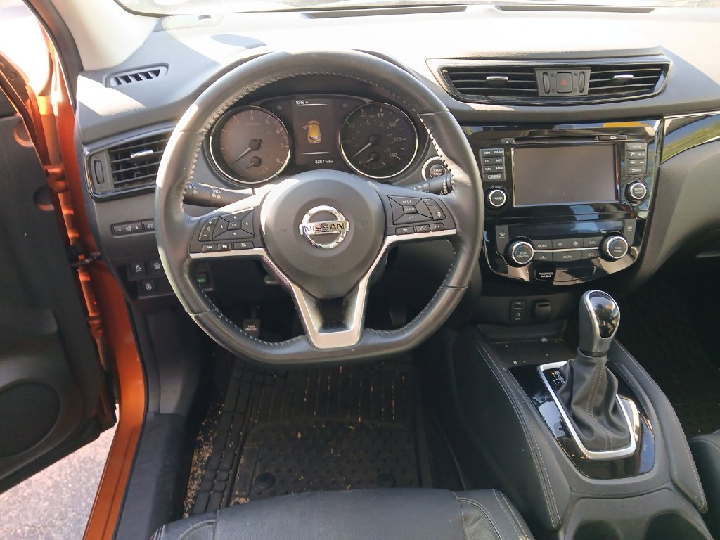 Used 2017 Nissan Rogue Sport SL w/ SL Premium Package FWD image 4