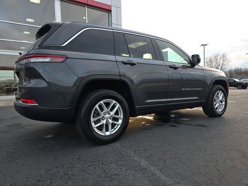 Used 2025 Jeep Grand Cherokee Laredo X AWD/4WD image 7