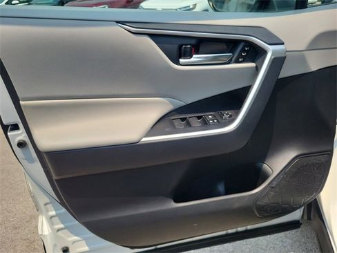 Used 2020 Toyota RAV4 XLE Premium image 12