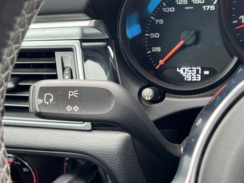 Used 2018 Porsche Macan image 34