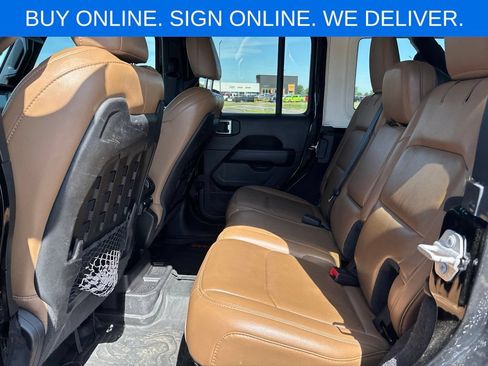 Used 2020 Jeep Wrangler Unlimited Rubicon w/ Dual Top Group AWD/4WD image 11