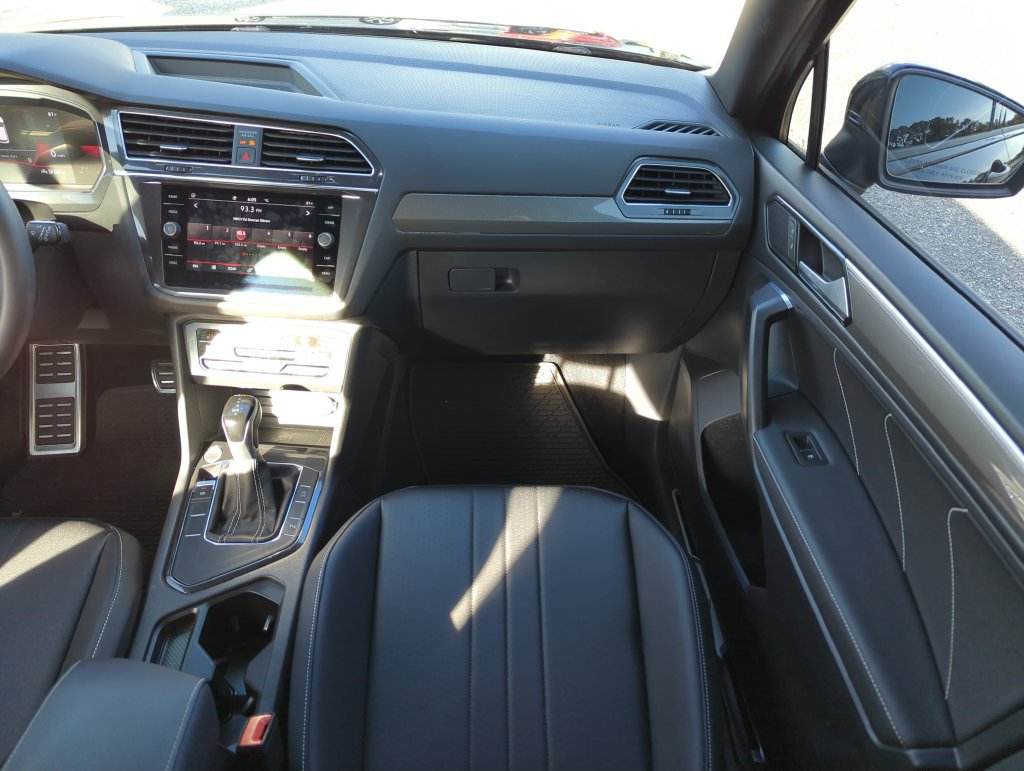 Certified 2023 Volkswagen Tiguan SE R-Line FWD image 16