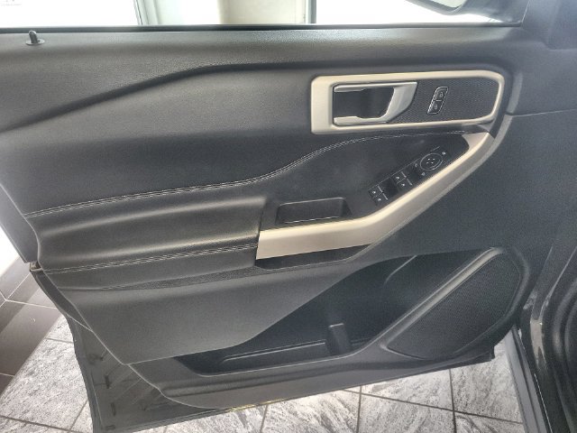 Used 2023 Ford Explorer XLT w/ Equipment Group 202A AWD/4WD image 13