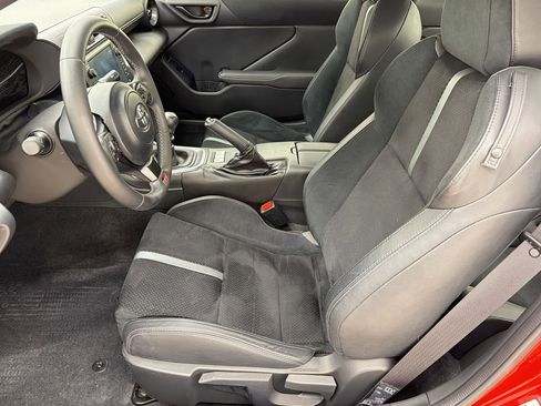 Used 2023 Toyota GR86 Premium w/ ALL Weather Mat Package (TMS) image 5
