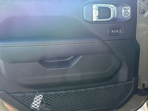 New 2025 Jeep Gladiator Sport image 26