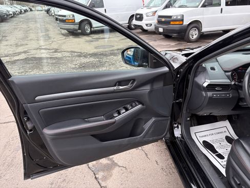 Used 2024 Nissan Altima 2.5 SR image 9