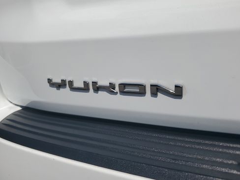 Used 2025 GMC Yukon Denali RWD image 32
