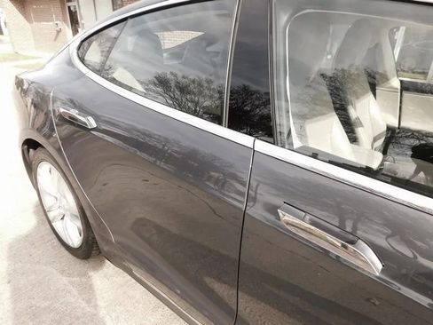 Used 2015 Tesla Model S 60 image 17