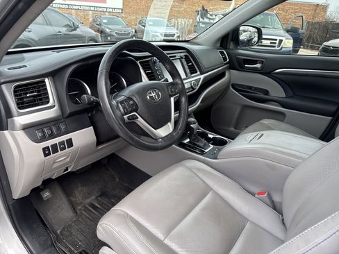 Used 2017 Toyota Highlander Limited image 24