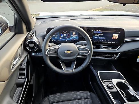 New 2026 Chevrolet Equinox LT image 12