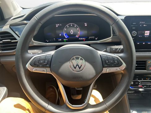 Used 2026 Volkswagen Taos SE AWD/4WD image 10