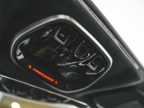 Used 2025 McLaren Artura Spider RWD image 26