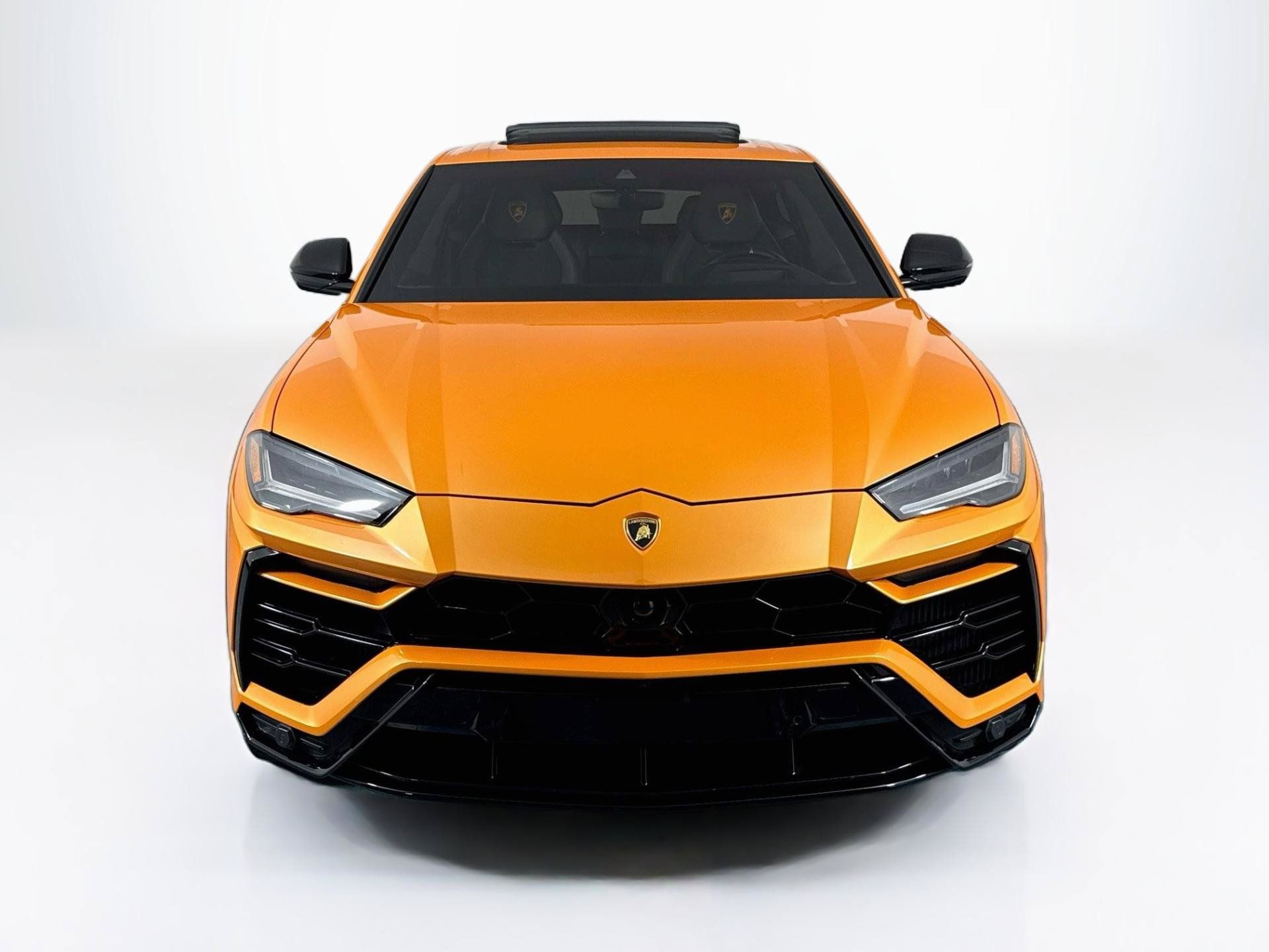 Used 2022 Lamborghini Urus AWD/4WD image 2