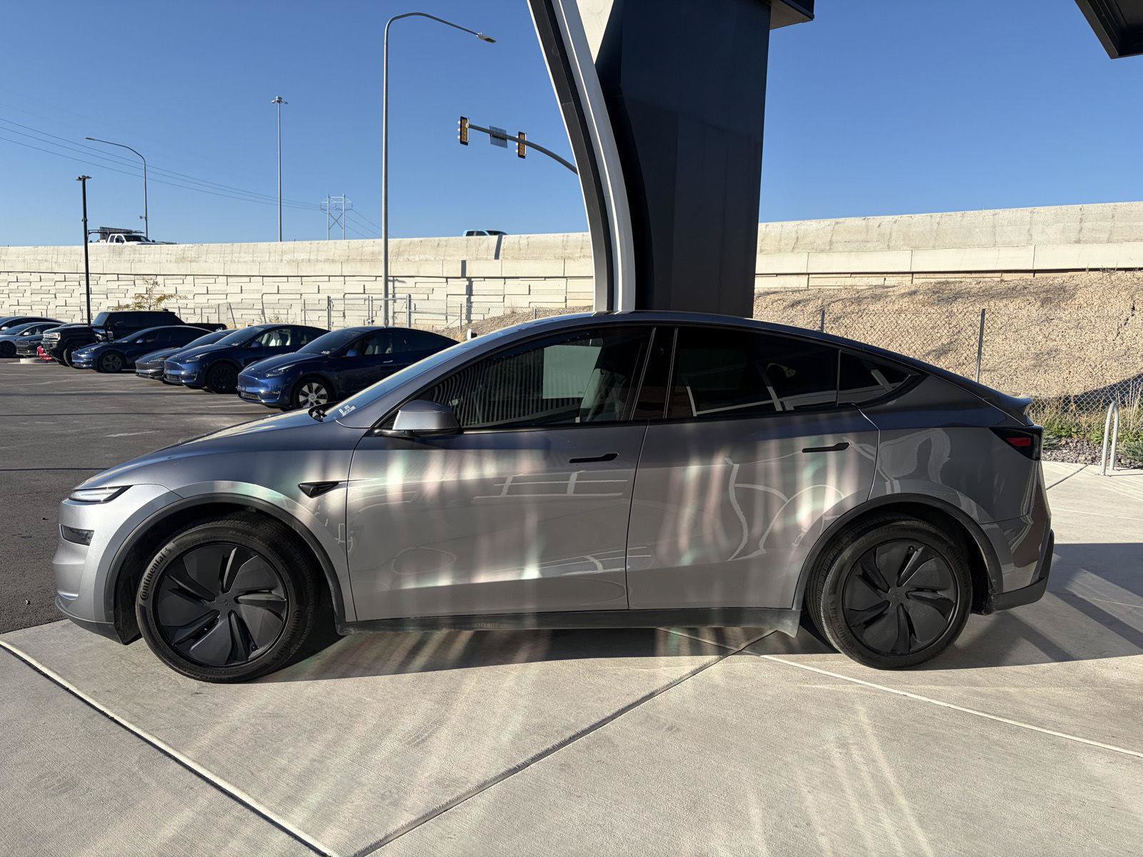 Used 2026 Tesla Model Y AWD image 5