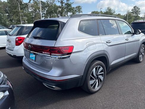 Used 2024 Volkswagen Atlas SE AWD/4WD image 2