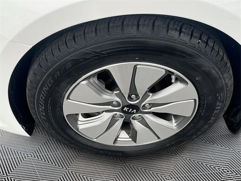 Used 2017 Kia Optima Premium image 28