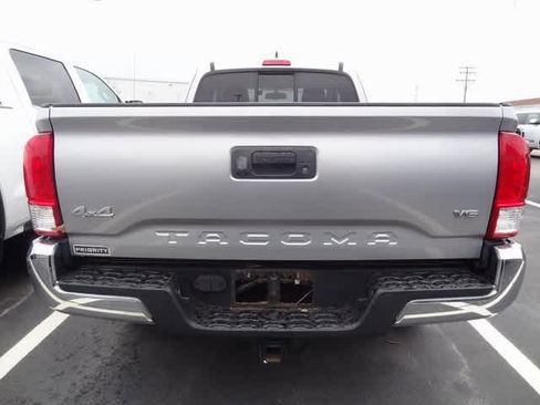 Used 2017 Toyota Tacoma SR5 w/ Tow Package image 9
