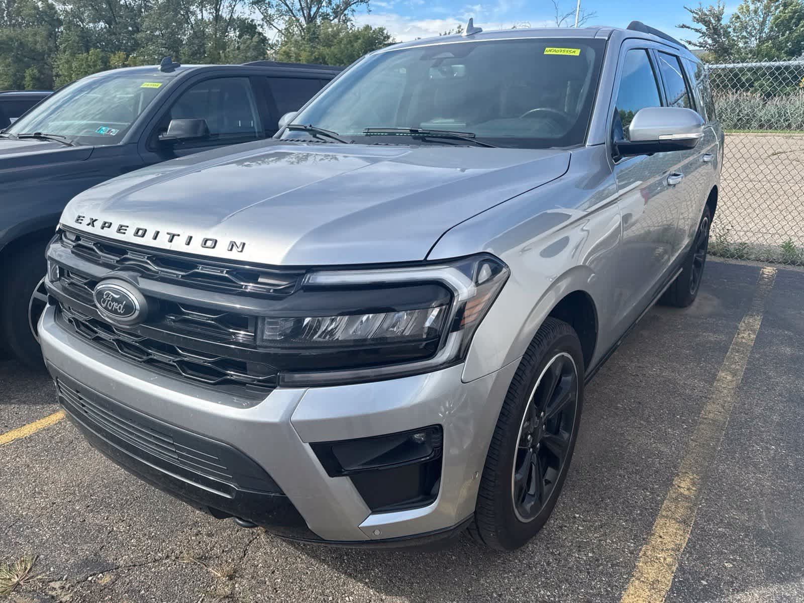 Used 2022 Ford Expedition Limited AWD/4WD image 16