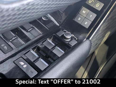 Used 2019 Land Rover Range Rover Velar R-Dynamic SE image 27