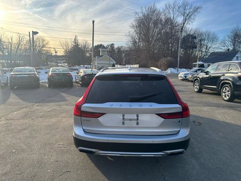 Used 2017 Volvo V90 T6 Cross Country image 10