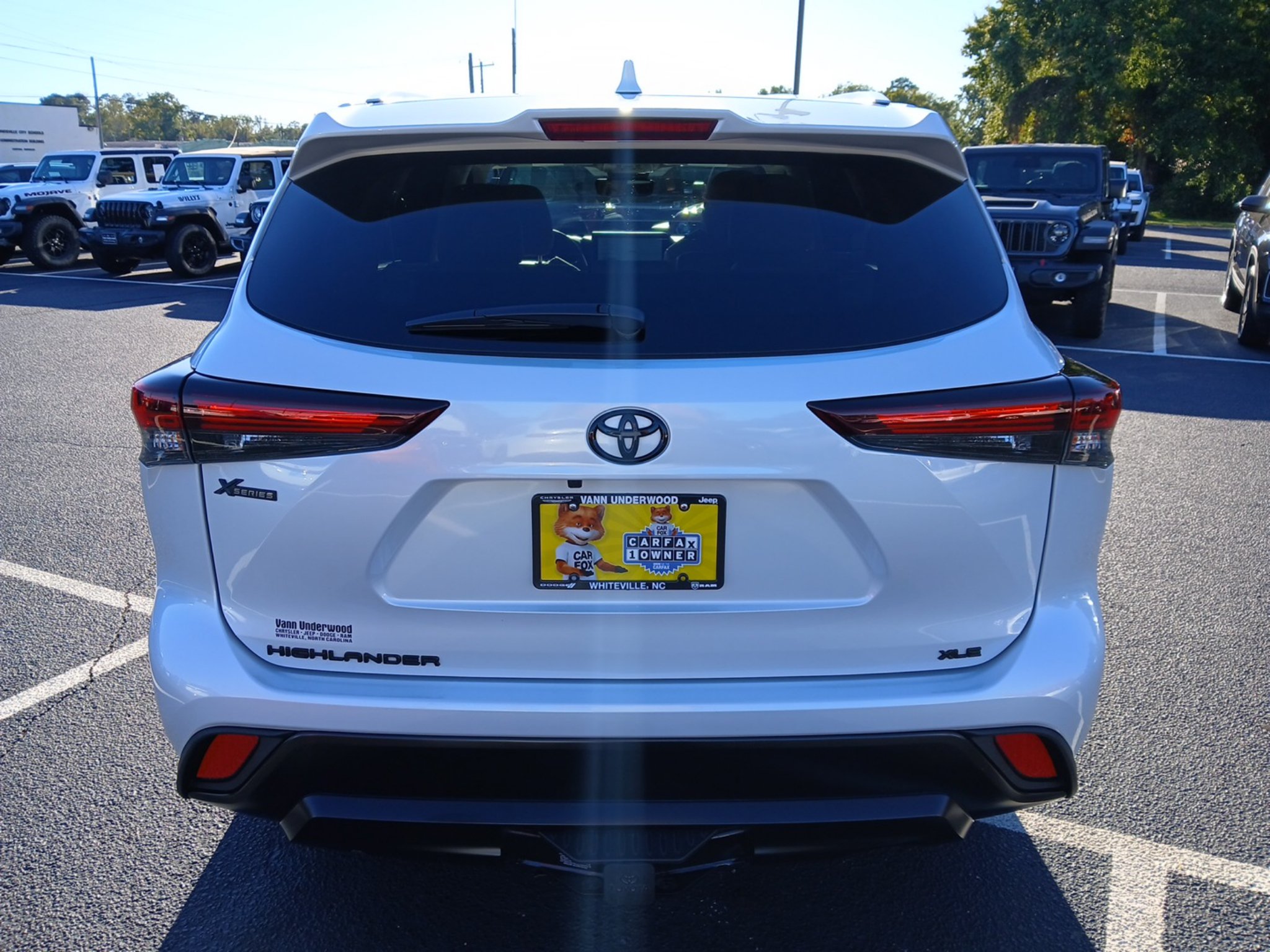 Used 2025 Toyota Highlander XLE FWD image 5