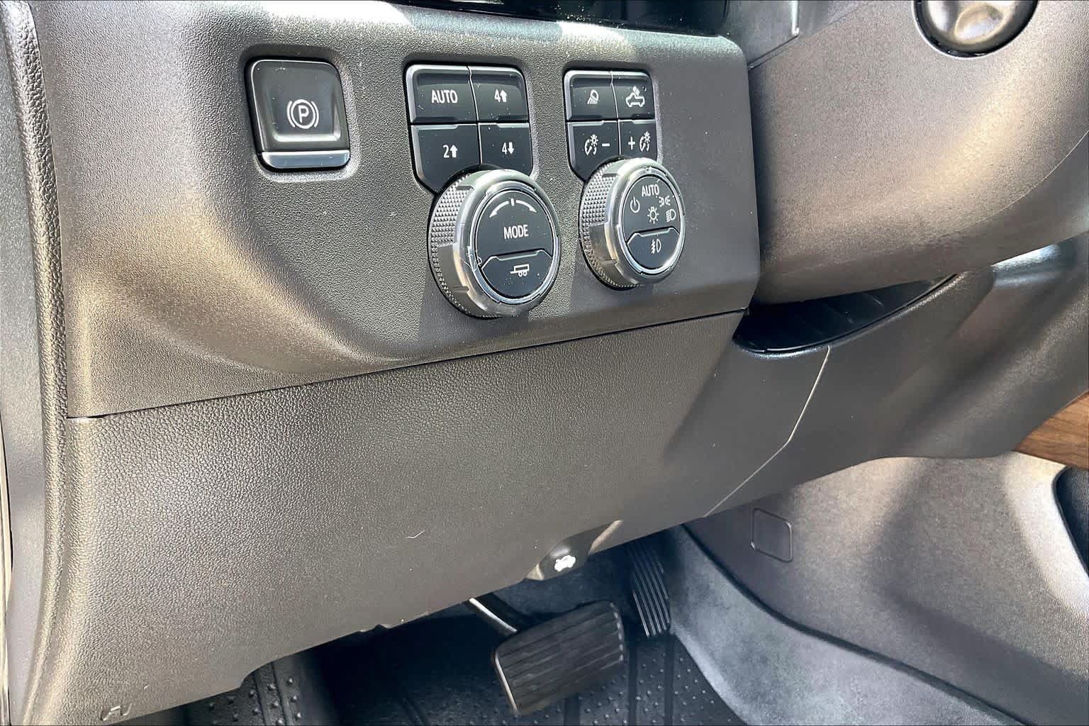Used 2023 Chevrolet Silverado 1500 High Country w/ High Country Premium Package AWD/4WD image 69