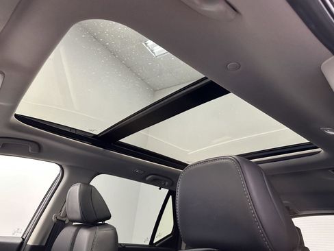 Certified 2025 Honda Pilot Touring image 17