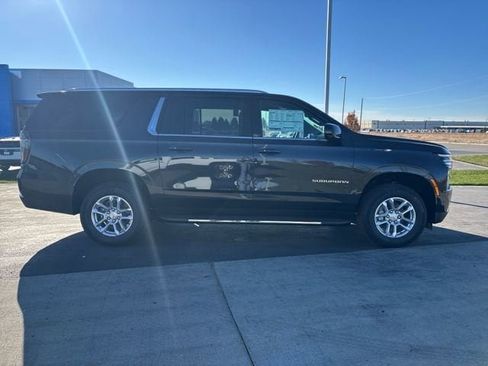 New 2026 Chevrolet Suburban LT image 2