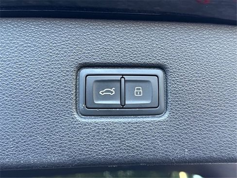 Used 2018 Audi Q7 3.0T Prestige w/ Prestige Package image 31