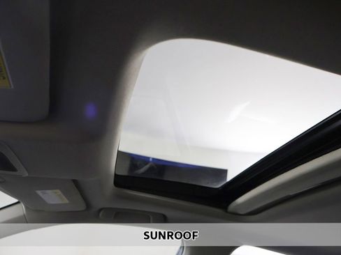 Used 2024 Honda Civic EX-L image 4