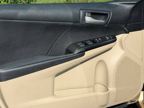 Used 2012 Toyota Camry LE FWD image 11