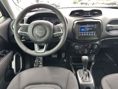 Used 2021 Jeep Renegade Latitude FWD image 10