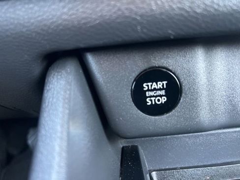Used 2025 Nissan Rogue SV FWD image 17