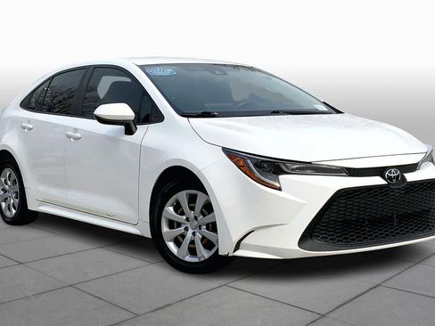 Used 2022 Toyota Corolla LE image 3