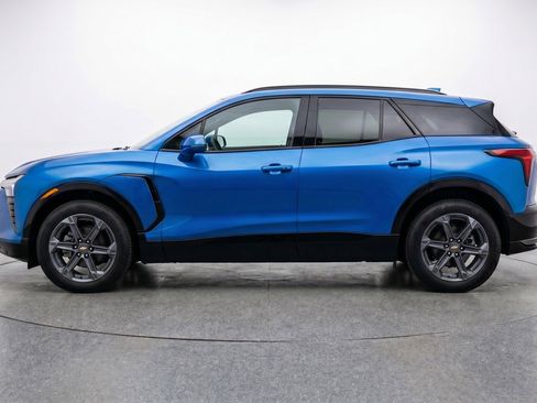 Used 2025 Chevrolet Blazer LT FWD image 5