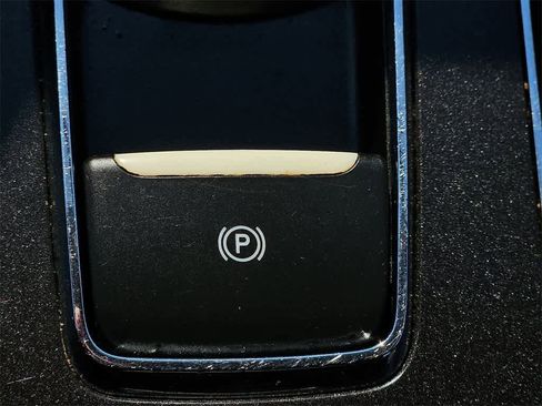 Used 2018 Ford Fusion SE w/ Fusion SE Technology Package image 23