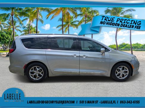 Used 2019 Chrysler Pacifica Limited FWD image 2