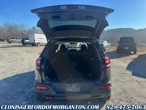 Used 2017 Jeep Cherokee Trailhawk image 11