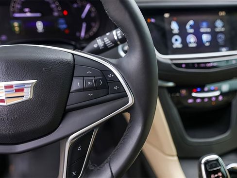 Used 2017 Cadillac XT5 FWD image 13